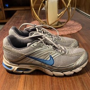 Nike women’s sneakers